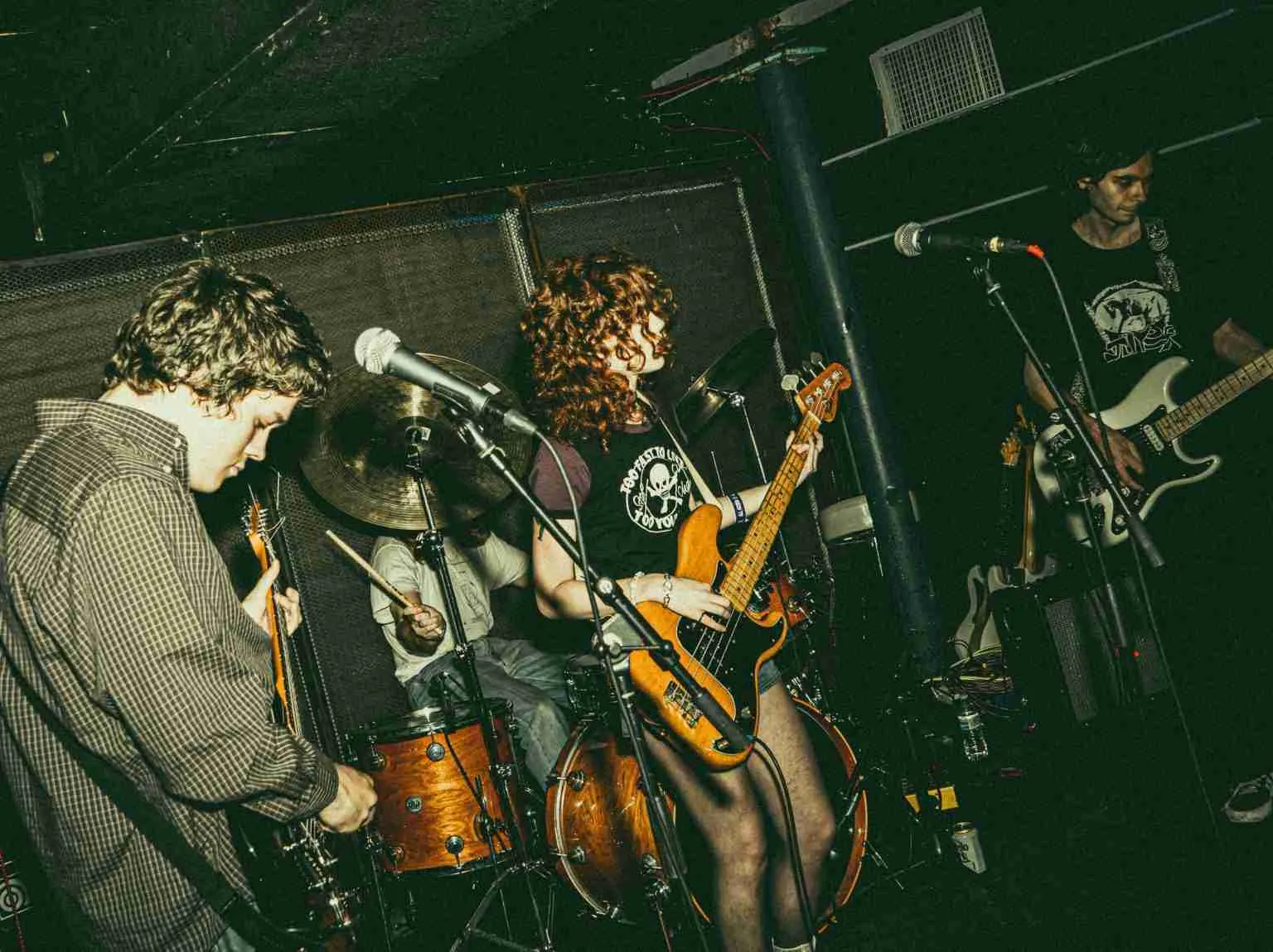 modern shoegaze band performing live